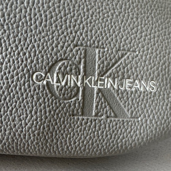 Calvin Klein Jeans Light Gray Belt Bag - Picture 2 of 11